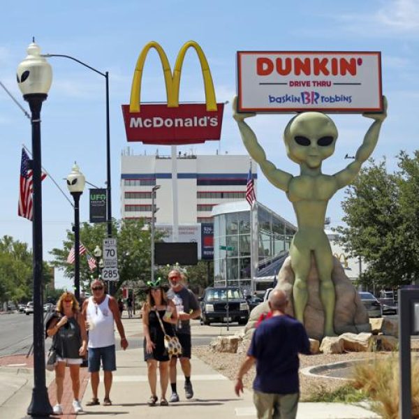 Roswell Tourism theme of aliens